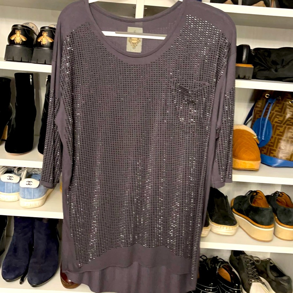 3/4 sleeve front hem mat beaded top